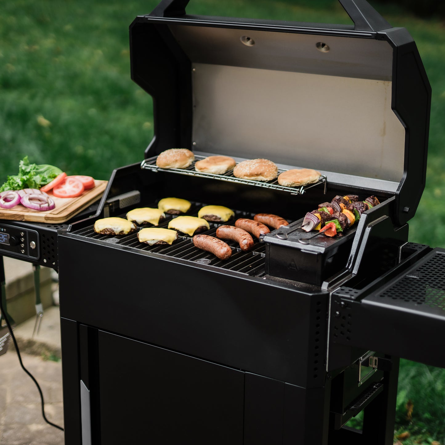 Masterbuilt AutoIgnite Series 545 Digitaler Holzkohlegrill & Smoker