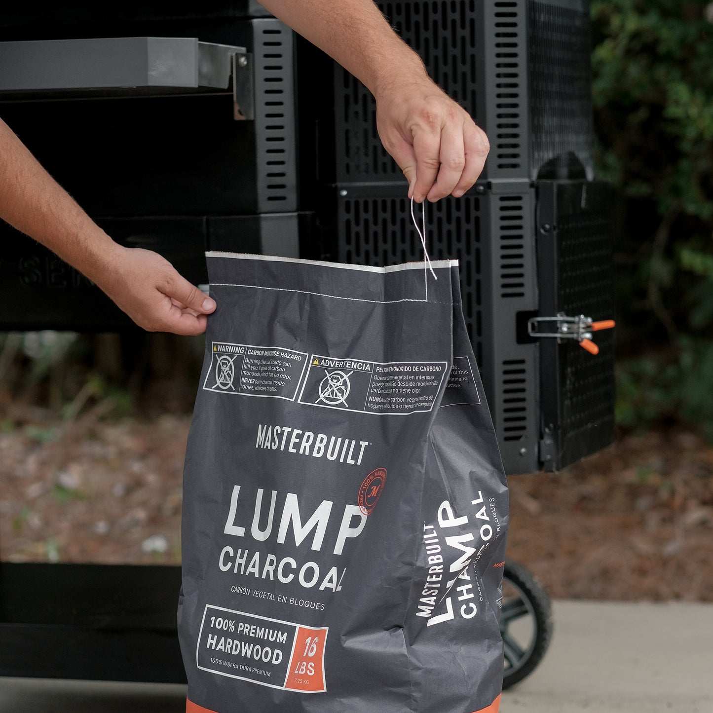 Masterbuilt ® Charcoal Lump